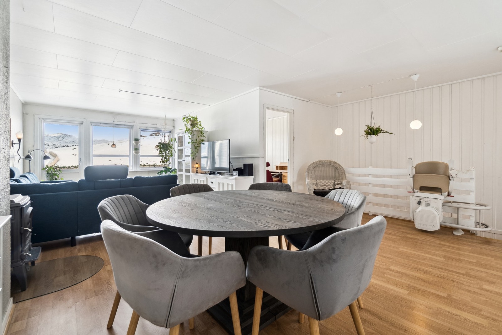Her får du en romslig leilighet i et rolig og barnevennlig område, med flotte turområder i umiddelbar nærhet. Galleribilde