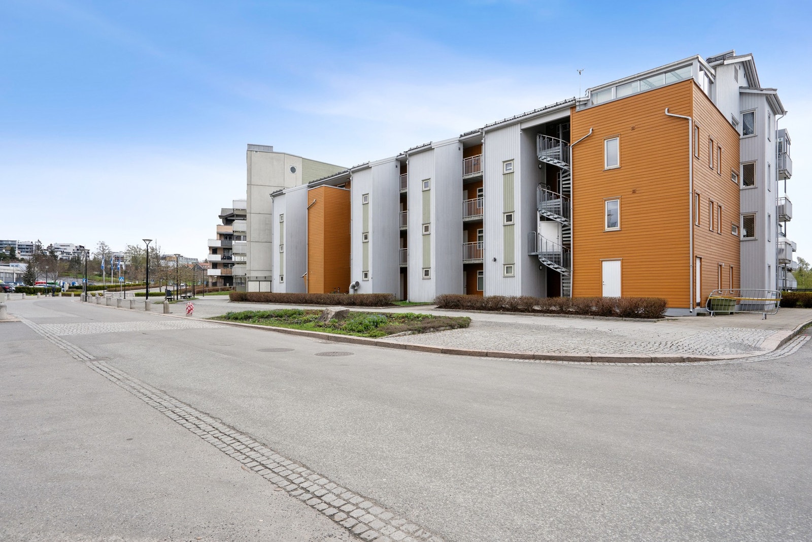 Boligen ligger svært sentralt i Jessheim med kort avstand til diverse fasiliteter. Galleribilde