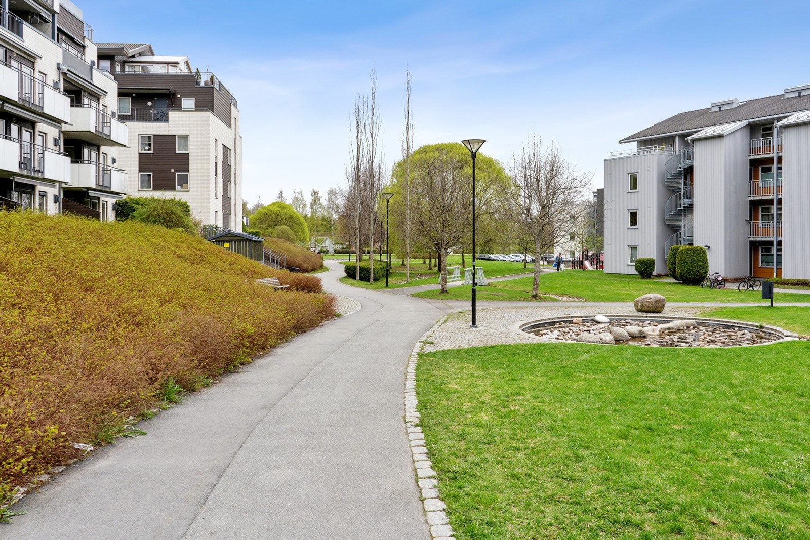 Boligen ligger i et sentralt og trivelig området på Jessheim. Galleribilde