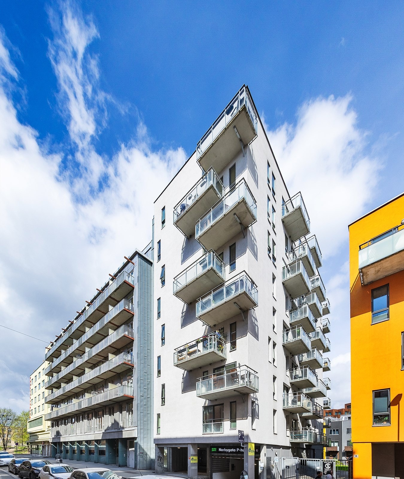 Her bor du i gangavstand til et rikt utvalg av butikker, dagligvareforretninger, kollektivtransport, treningssentre, restauranter og kaféer Galleribilde