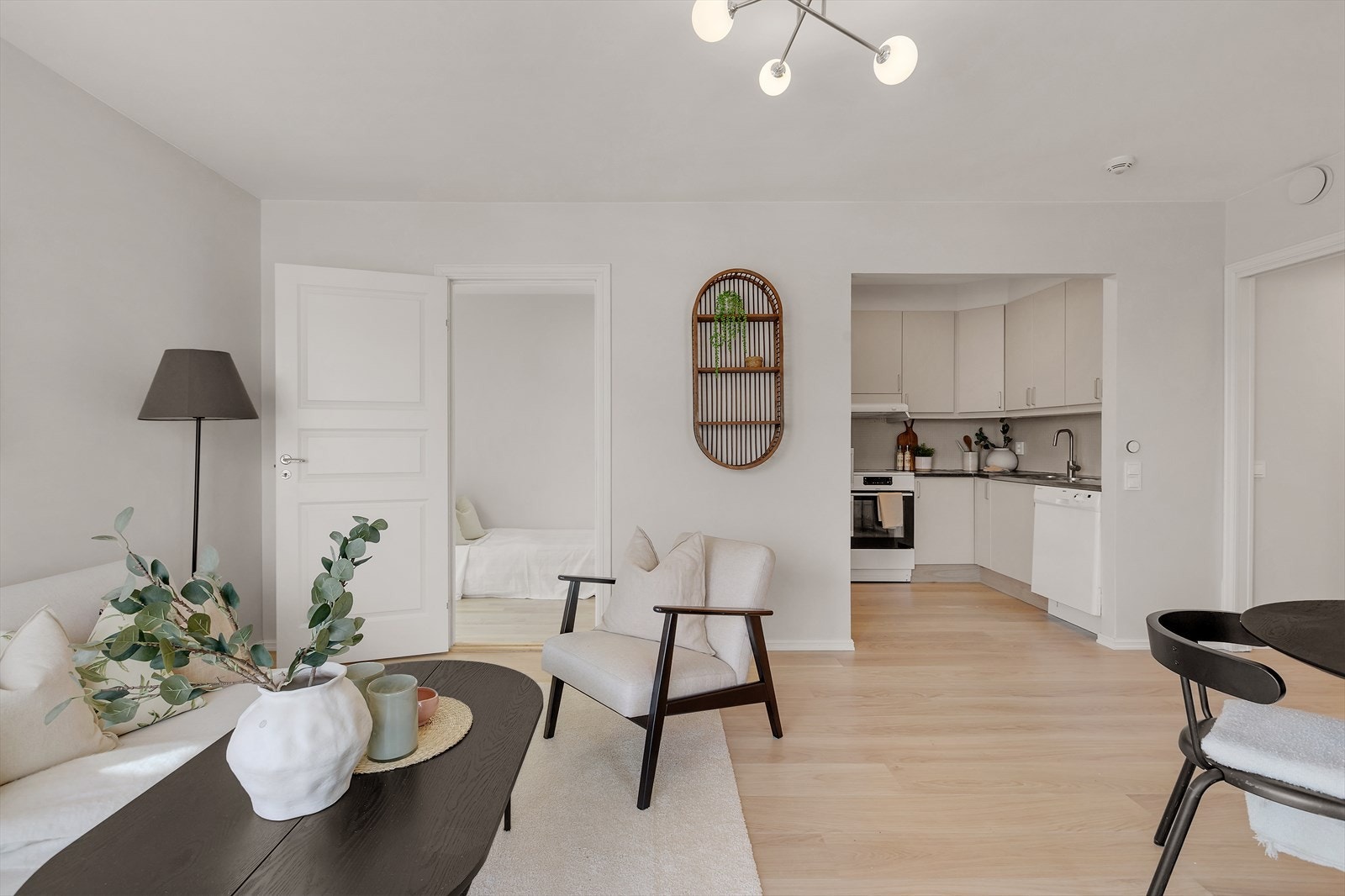 Ett av soverommene er vegg i vegg med stuen Galleribilde