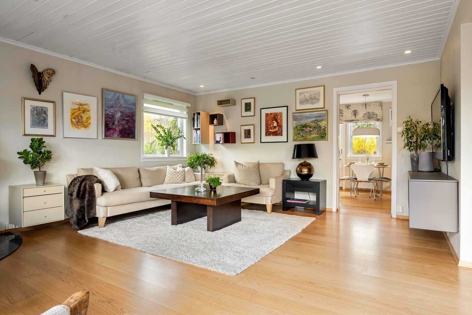 I 2008 ble det lagt nytt gulv, samt tak og vegger ble behandlet på kjøkken, i stue og gang. Galleribilde