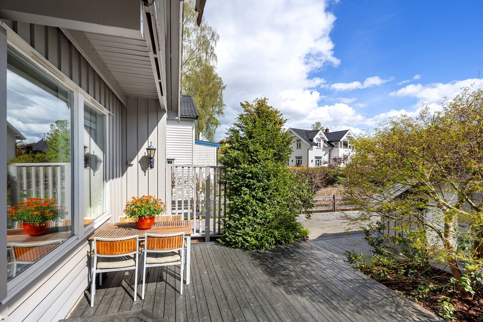 Her finner man i tillegg varmelamper på
veggen, utelys og utvendig stikkontakt. Galleribilde