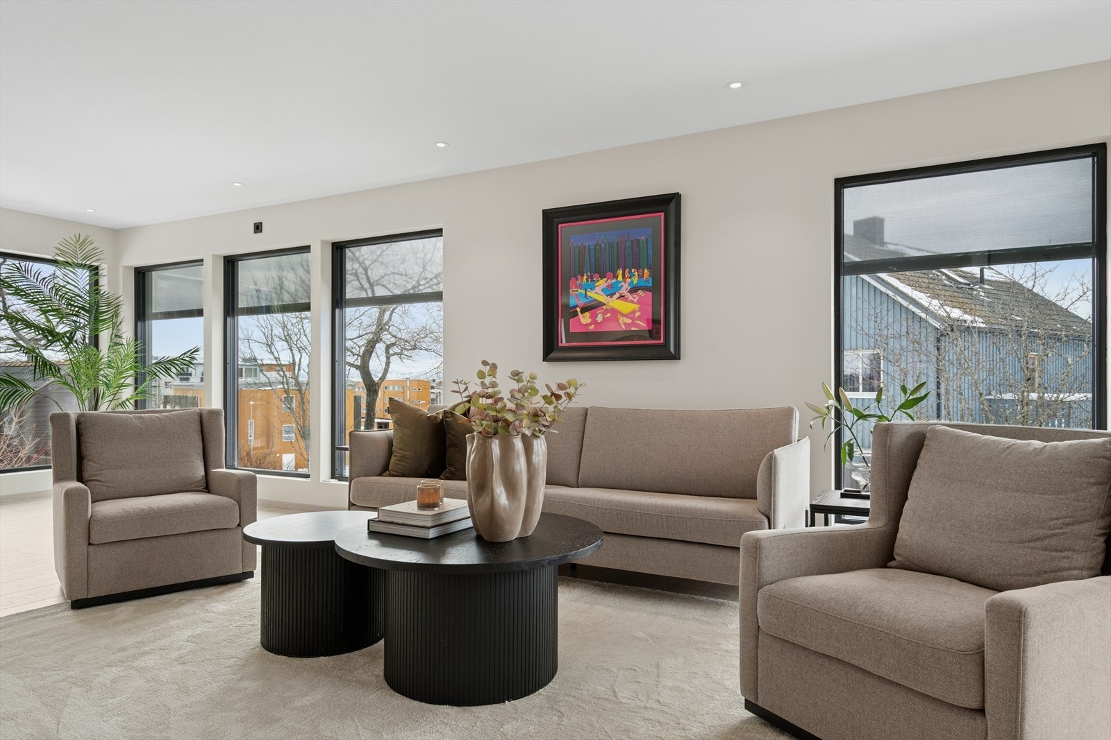 Det er utvendige innebygde screens på vinduene mot vest Galleribilde