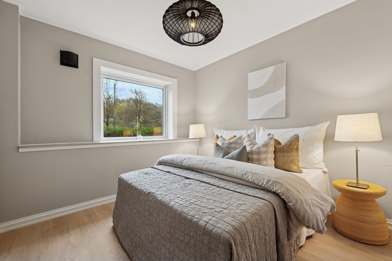 Leiligheten har to romslige soverom hvor begge kan innredes med dobbeltseng og garderobe. Galleribilde