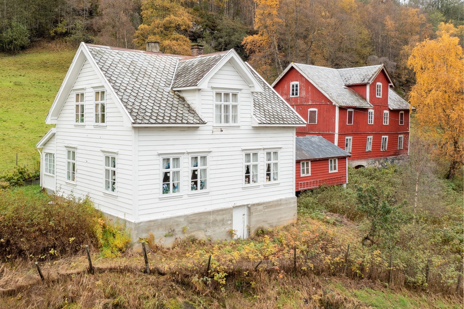 Garden inneheld våningshus, fjøs, uthus og stabbur som er oppført mellom 1930-1940. Galleribilde
