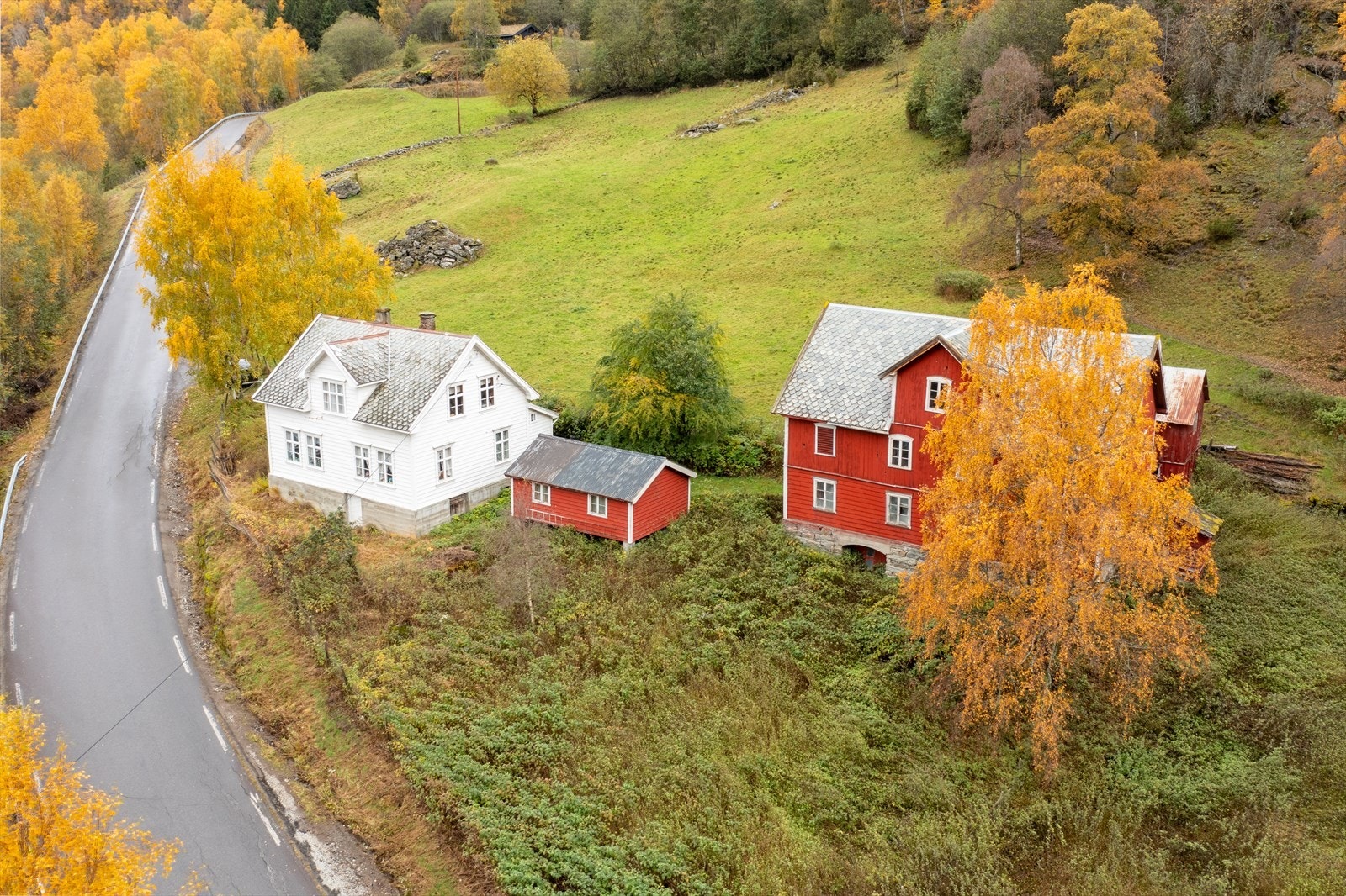 Eigedomen har beiterett i Helgedalen, som strekker seg frå Turtagrø og austover. Galleribilde