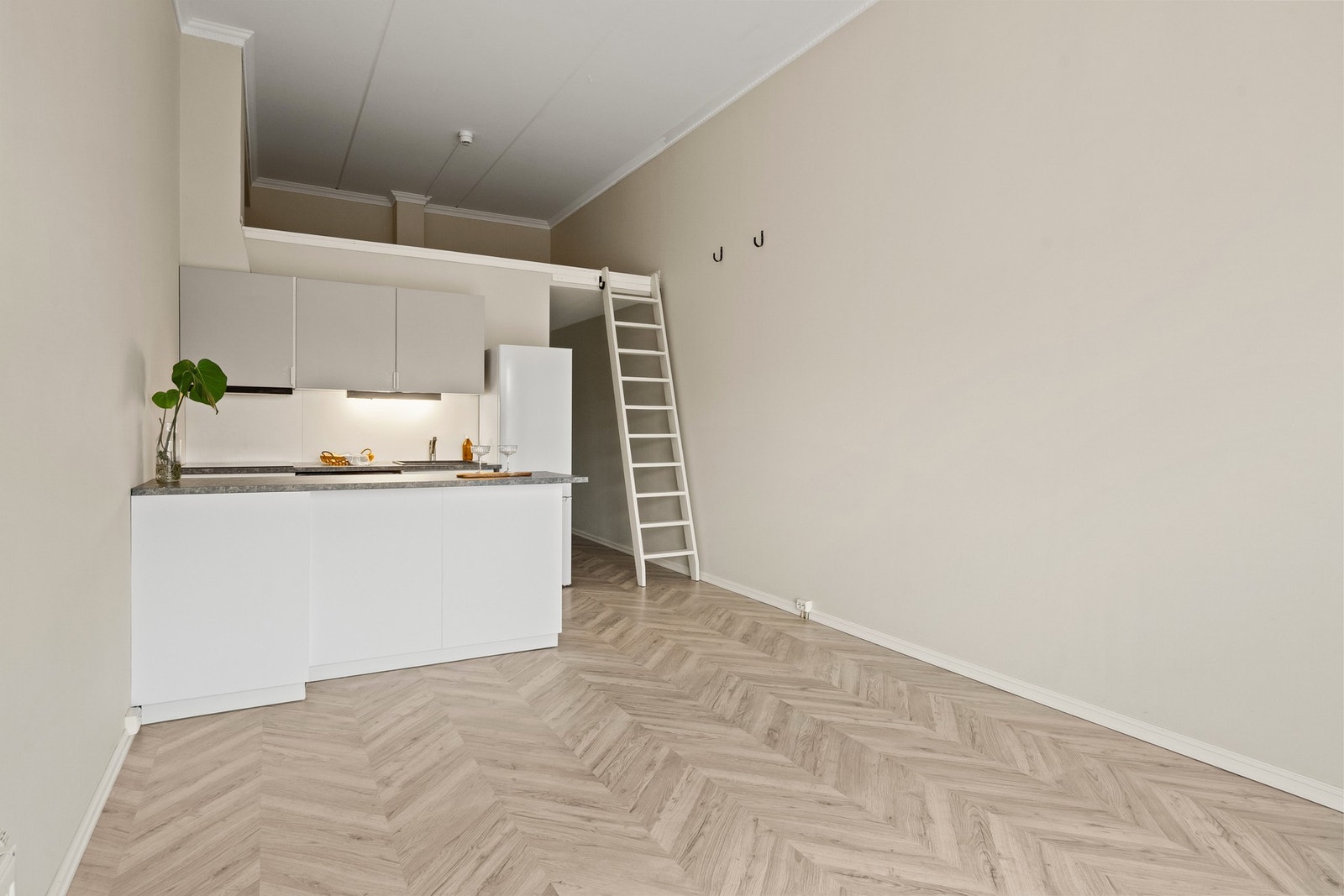 Fra stuen er det adkomst til hems via en stige. Galleribilde