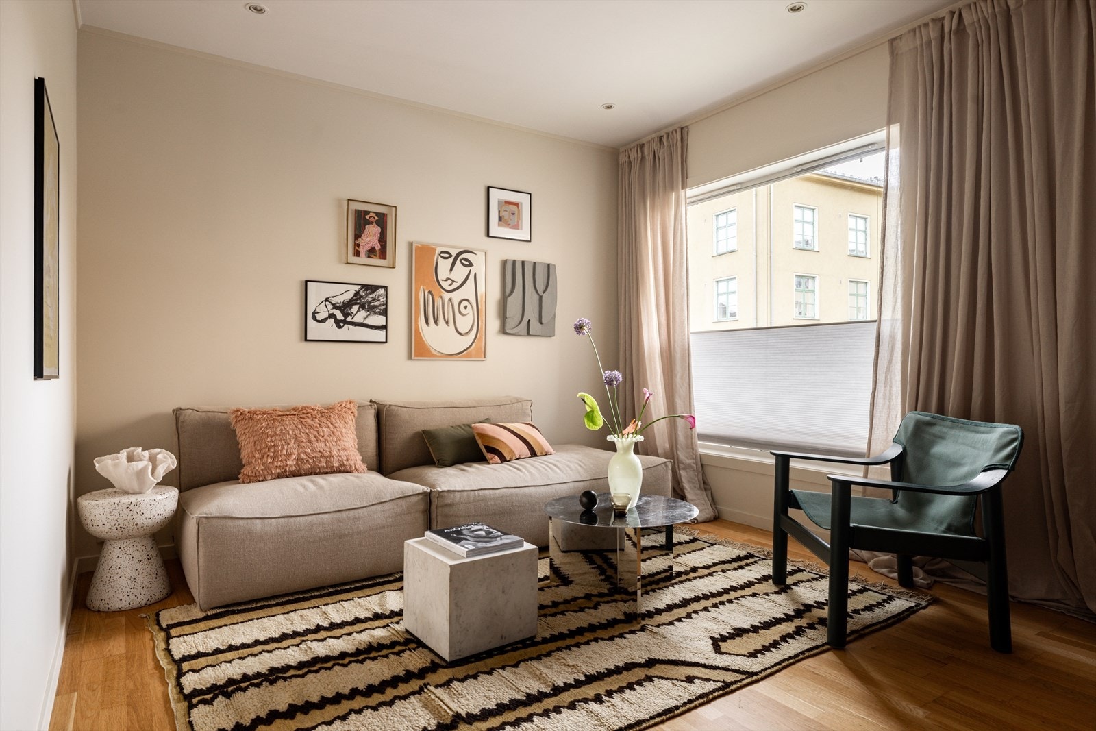 Velkommen til Kyrre Grepps gate 19A - presentert av Caroline Ephraim i Nordvik. Galleribilde