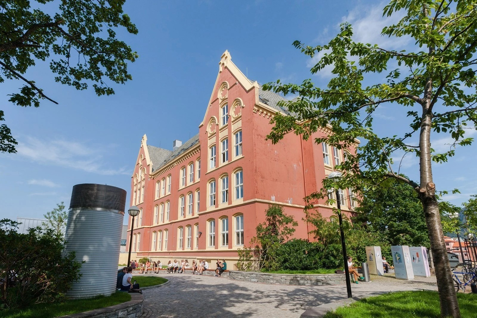 Kort gange til det juridiske fakultet ved UiB Galleribilde