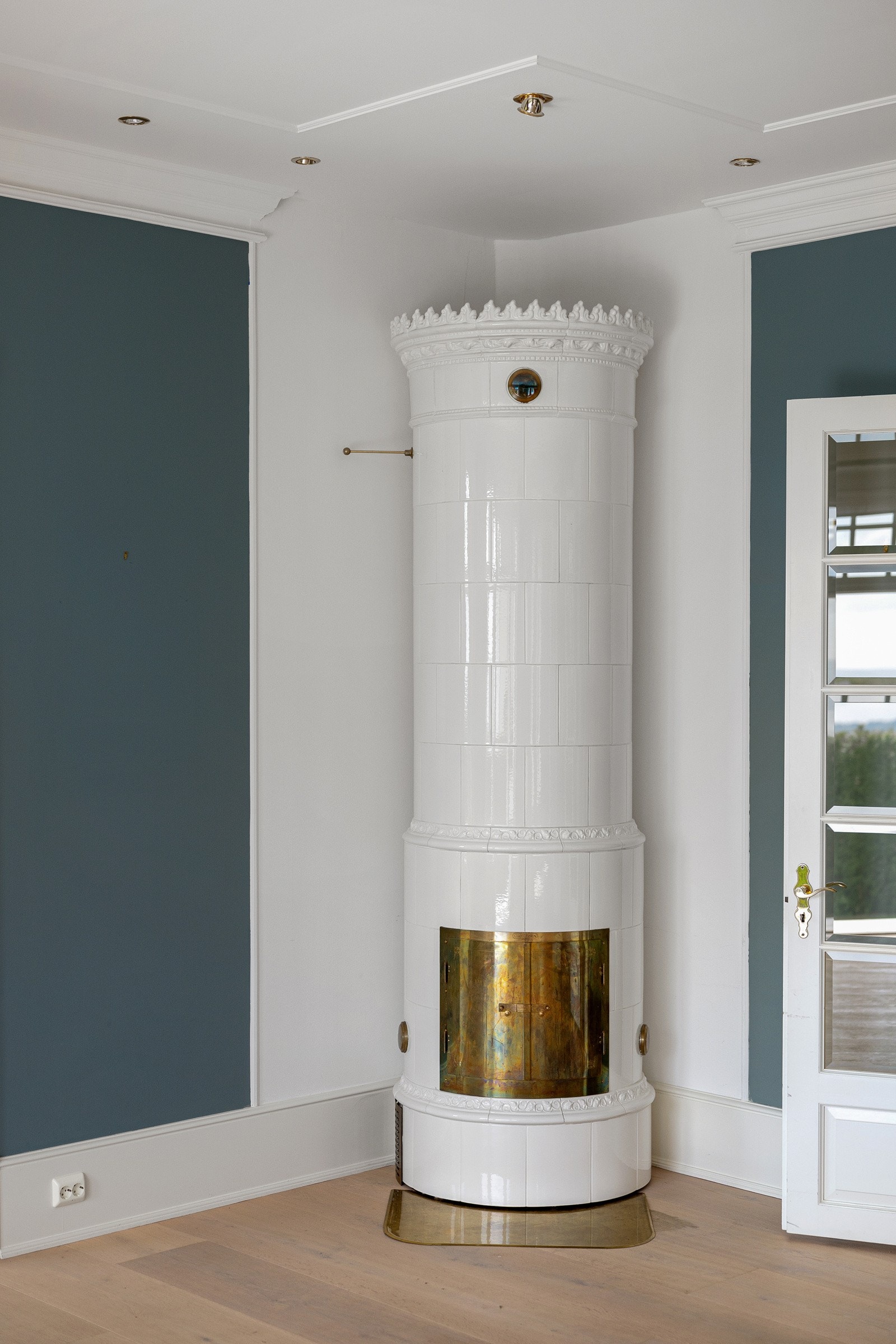 Kakkelovn i en av stuene Galleribilde