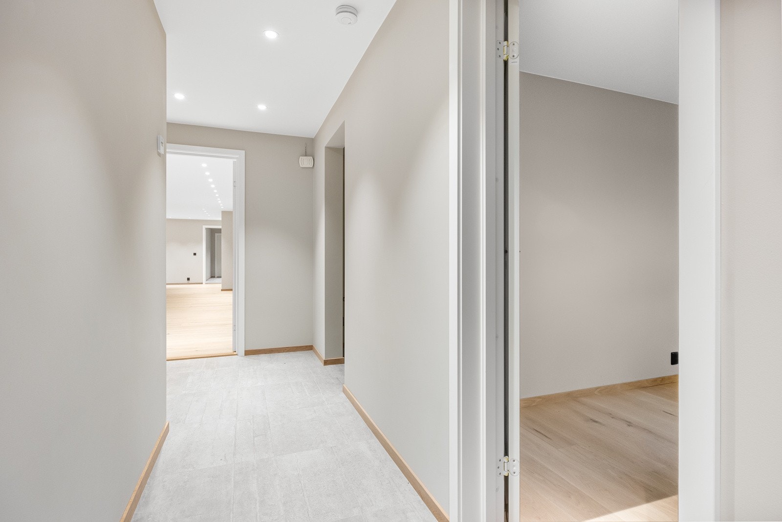 Inngang nr 2 i kjelleretasjen Galleribilde