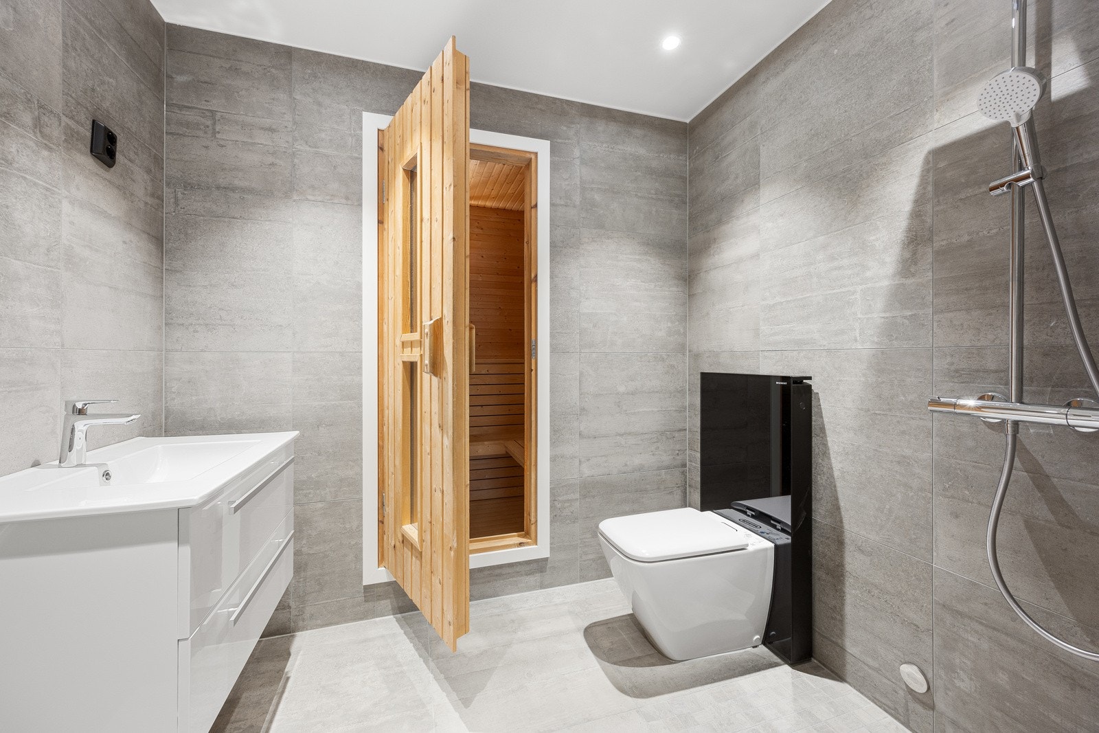 Bad nr 1 i kjelleretasejn Galleribilde