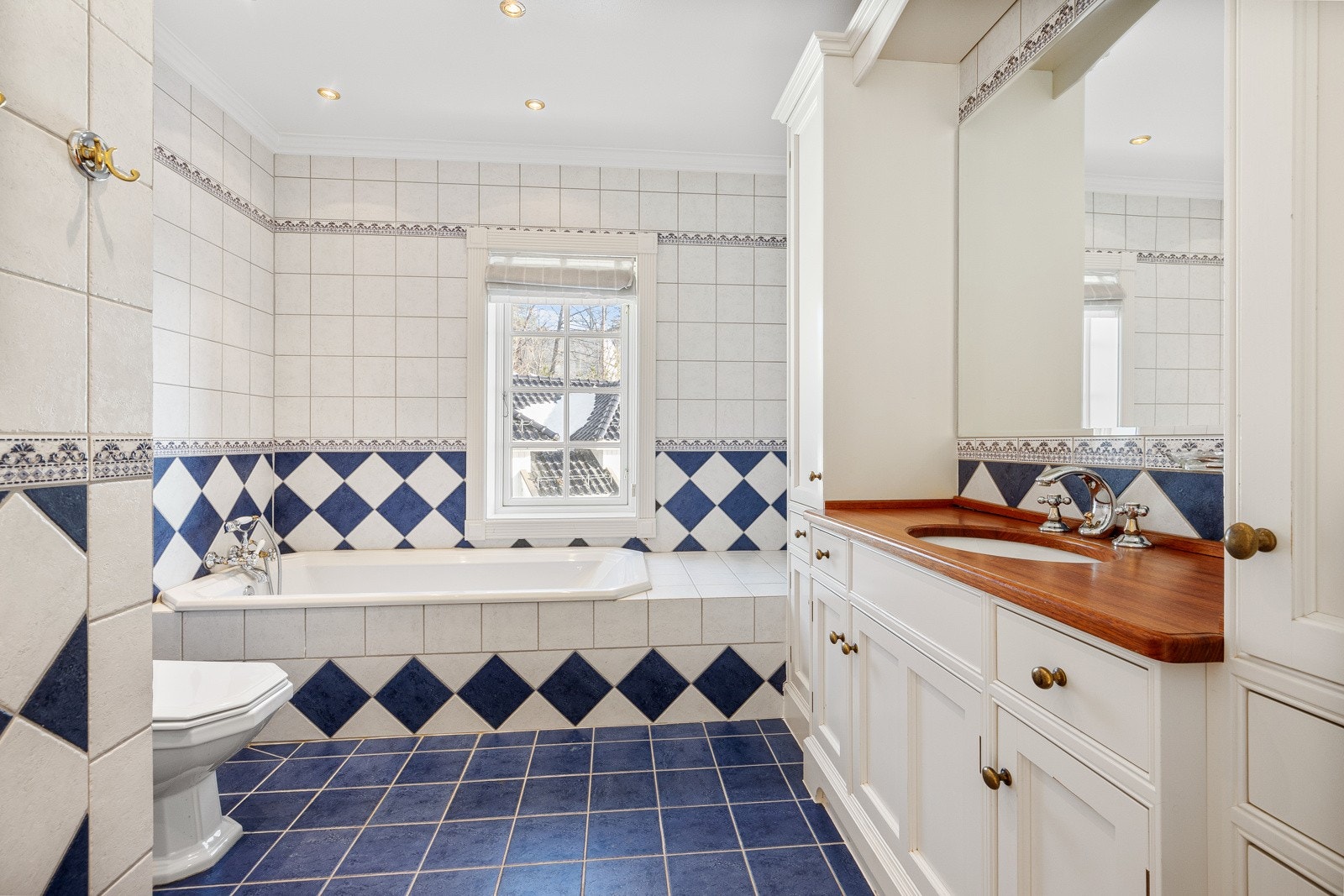 Bad nr 3 i 2 etasje Galleribilde