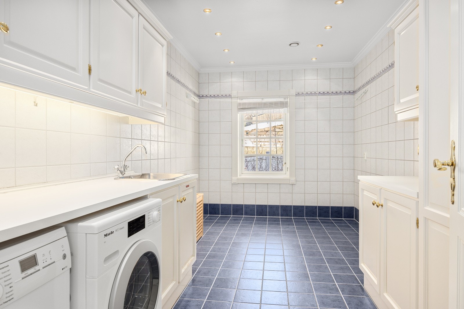 Vaskerom Galleribilde