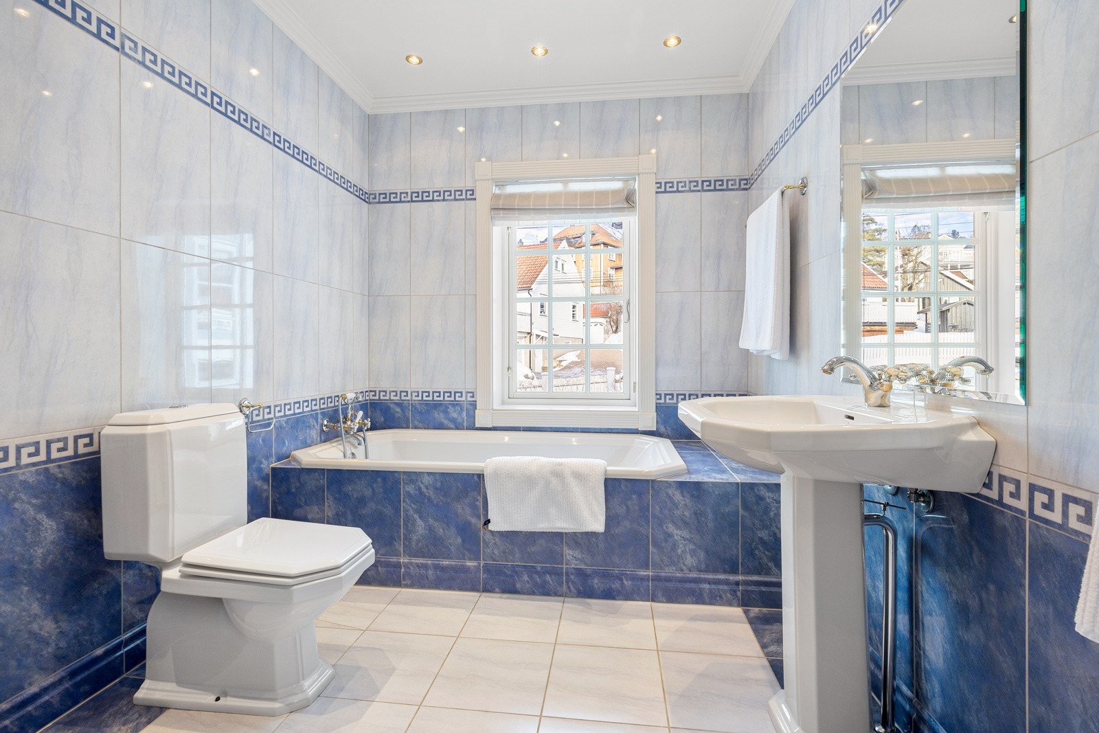 Bad nr 2 i 2 etasje Galleribilde