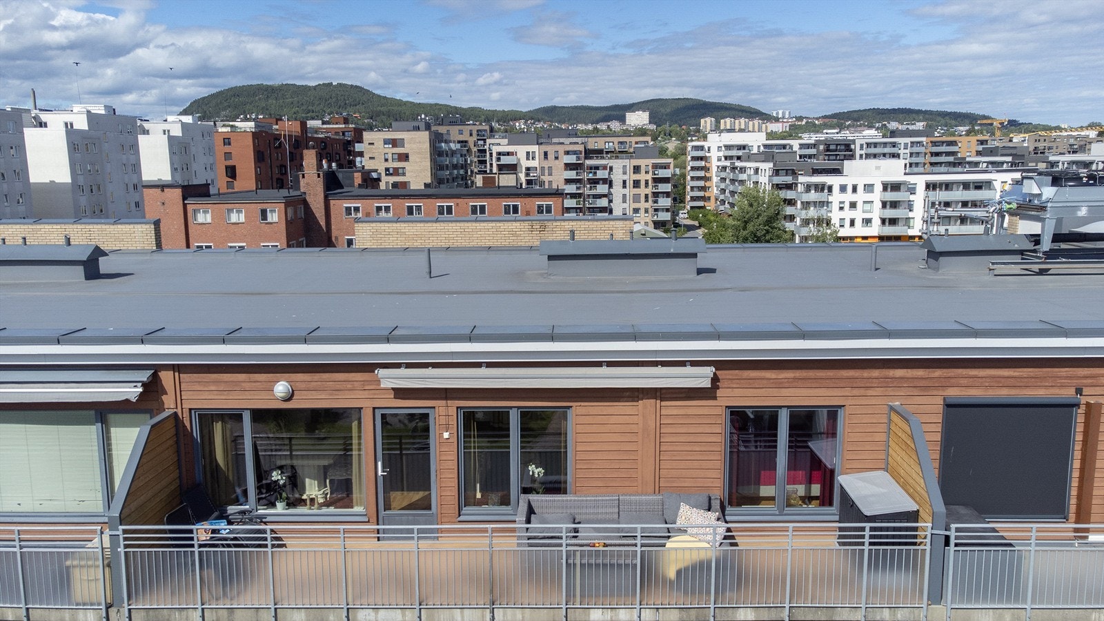 Flott og stor 4-roms PLUSS-TOPPLEILIGHET Galleribilde