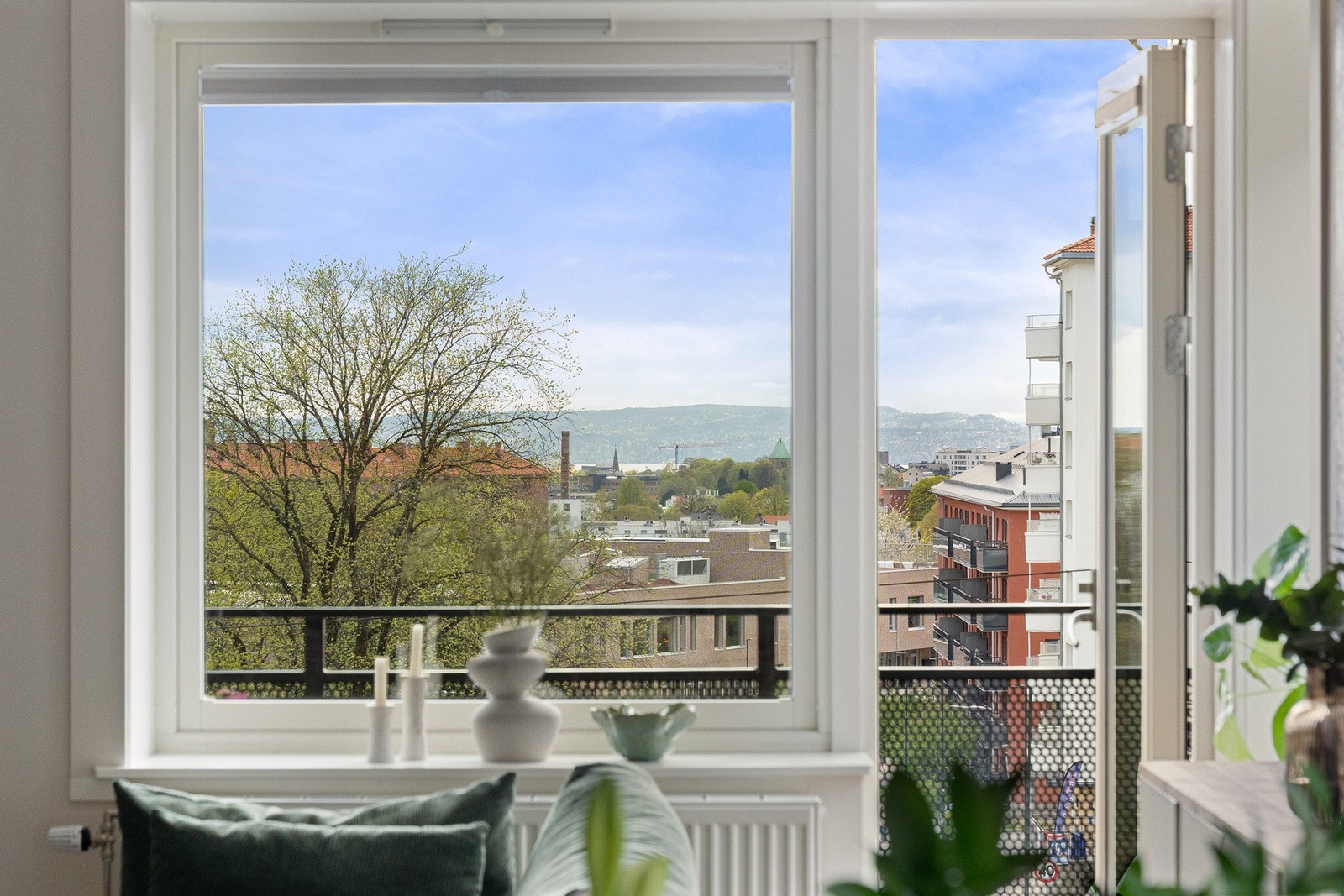 Fra stuen er det adkomst til en flott, sydvestvendt balkong. Galleribilde