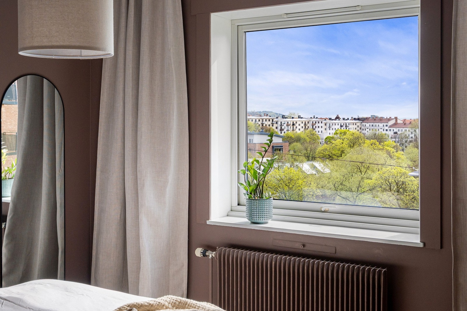 Fra soverommet er det nydelig, åpen utsikt, ingen gjenboere. Galleribilde