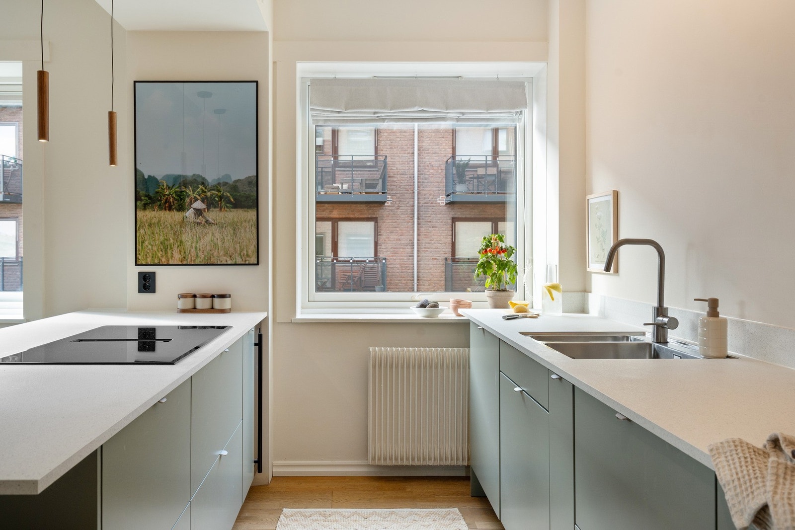 Rikelig med skap- og benkeplass. Galleribilde