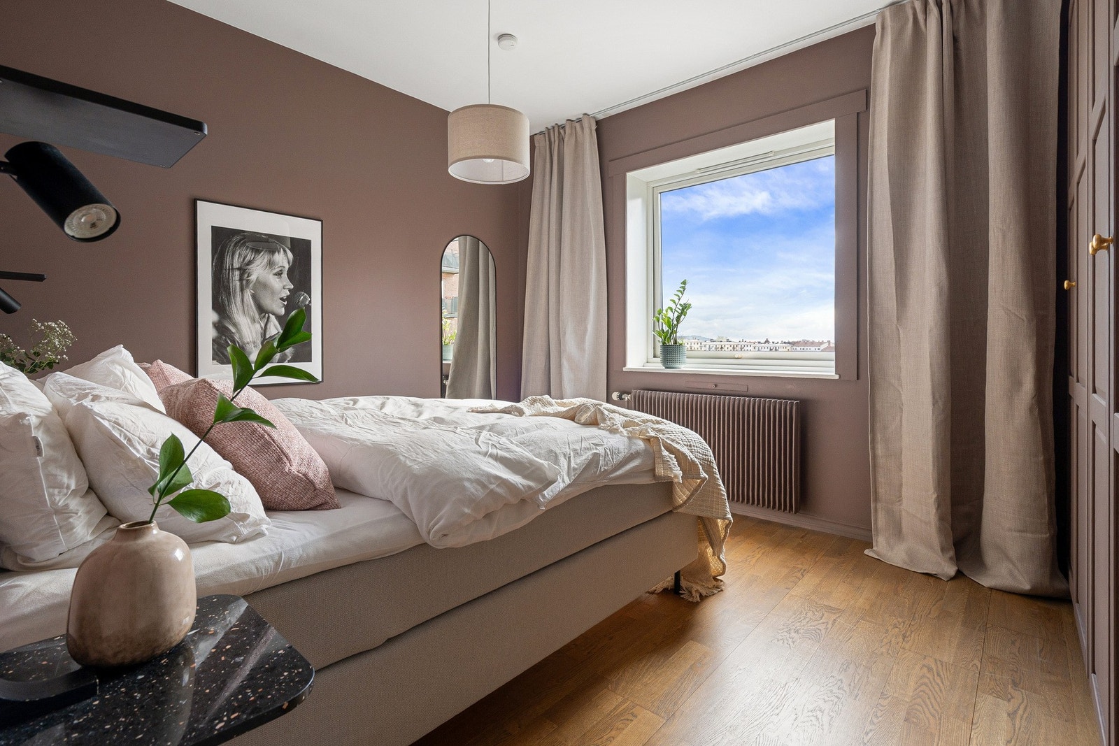 Lunt soverom av svært god størrelse. Galleribilde