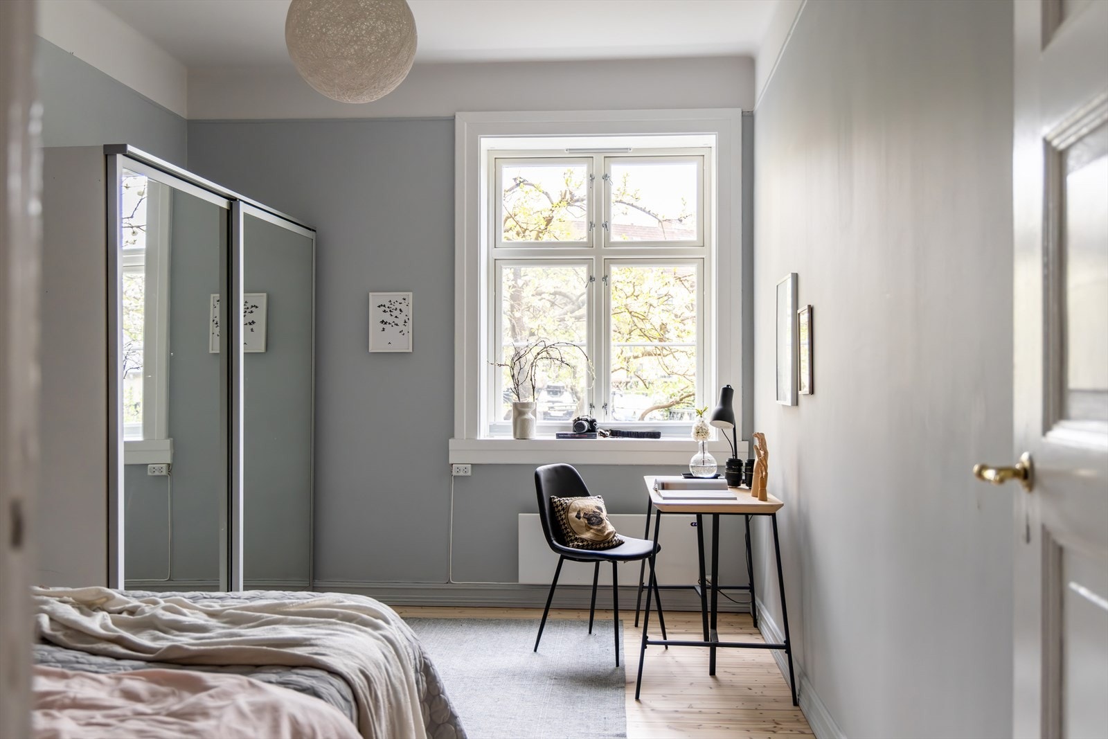 Det er også plass til å sette inn skrivepult om ønskelig for hjemmekontor. Galleribilde