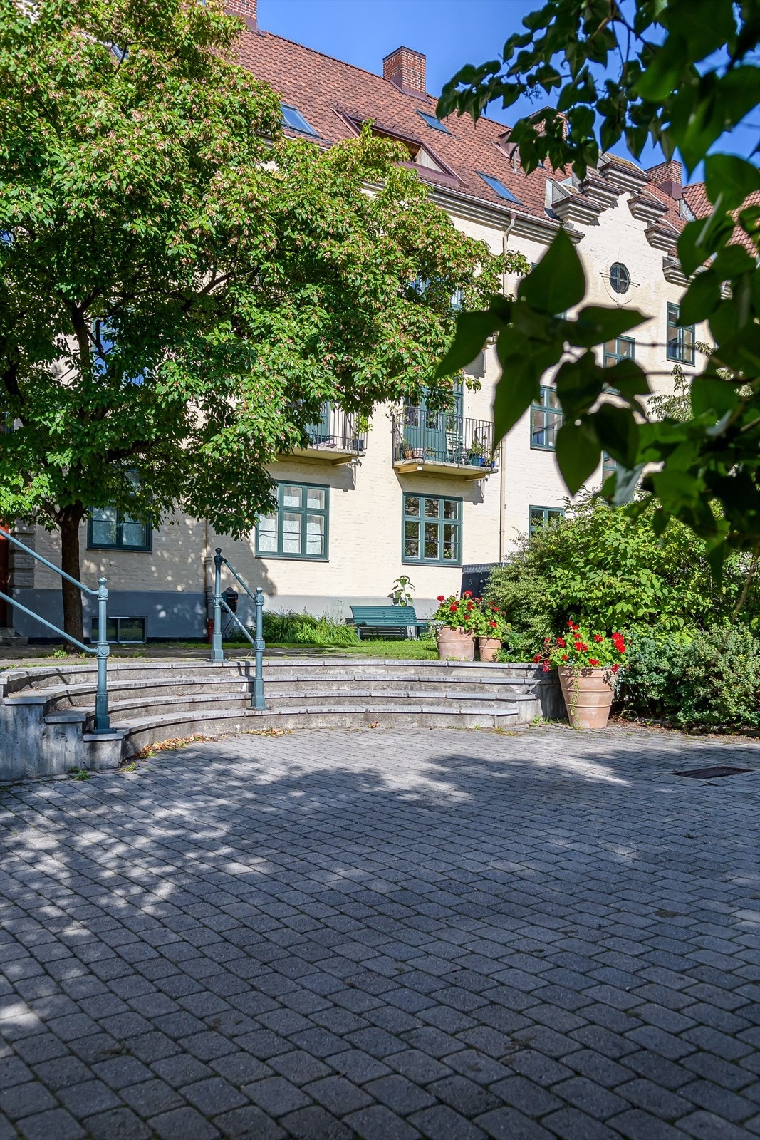 Et veldrevent borettslag med mange fasiliteter som eget bryggeri, utleieboder og Trafoen. Galleribilde