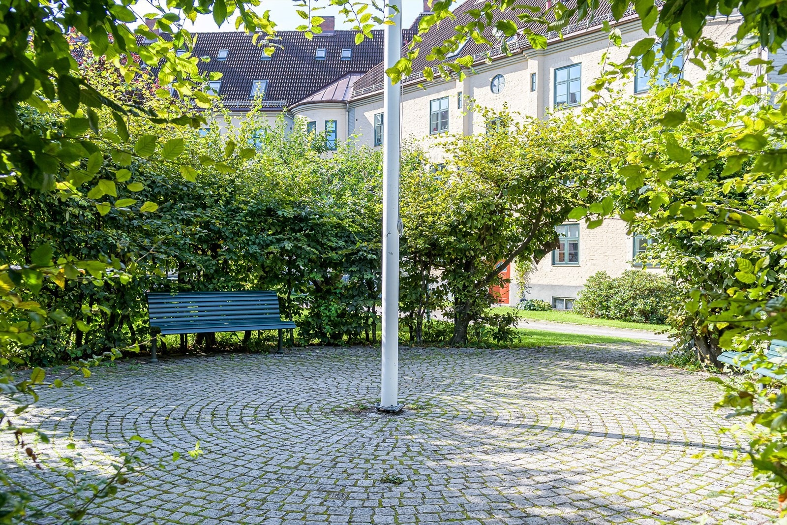 Frankrikegården er en klassisk og vakker Torshovgård med et flott gårdsrom. Galleribilde