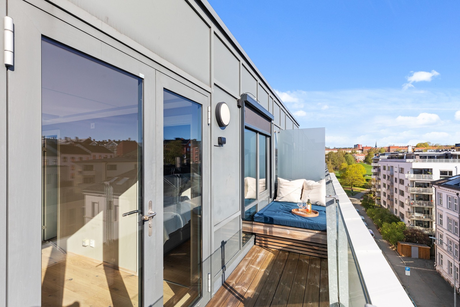 Plassbygget daybed hvor man kan strekke seg ut. Galleribilde