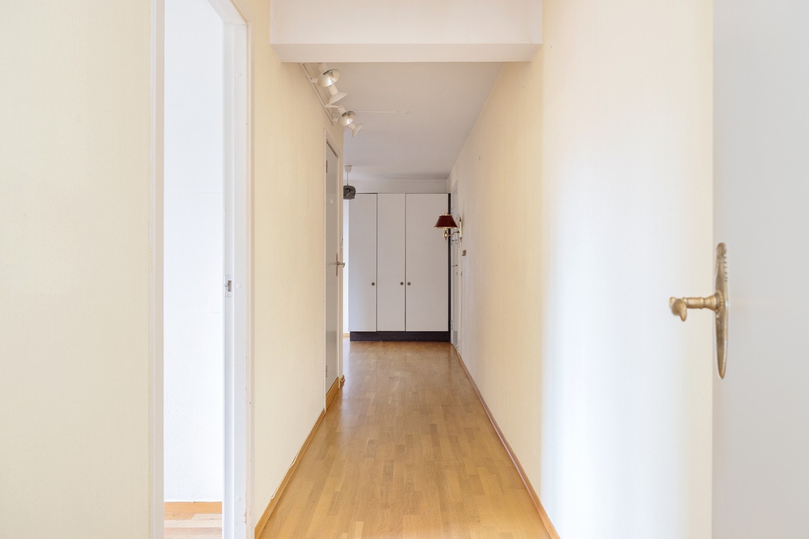 Soverommene ligger adskilt til i enden av leiligheten. Galleribilde