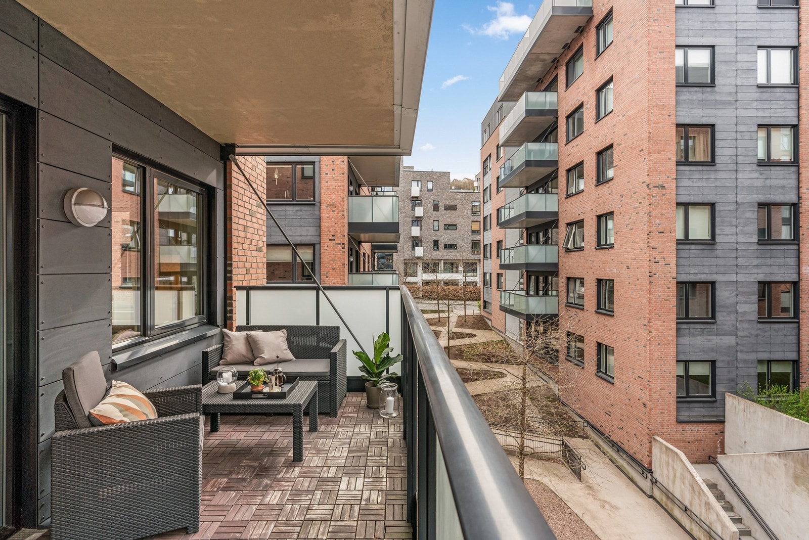 Størrelsen gir god plass til utemøblement, grill og beplantning. Galleribilde