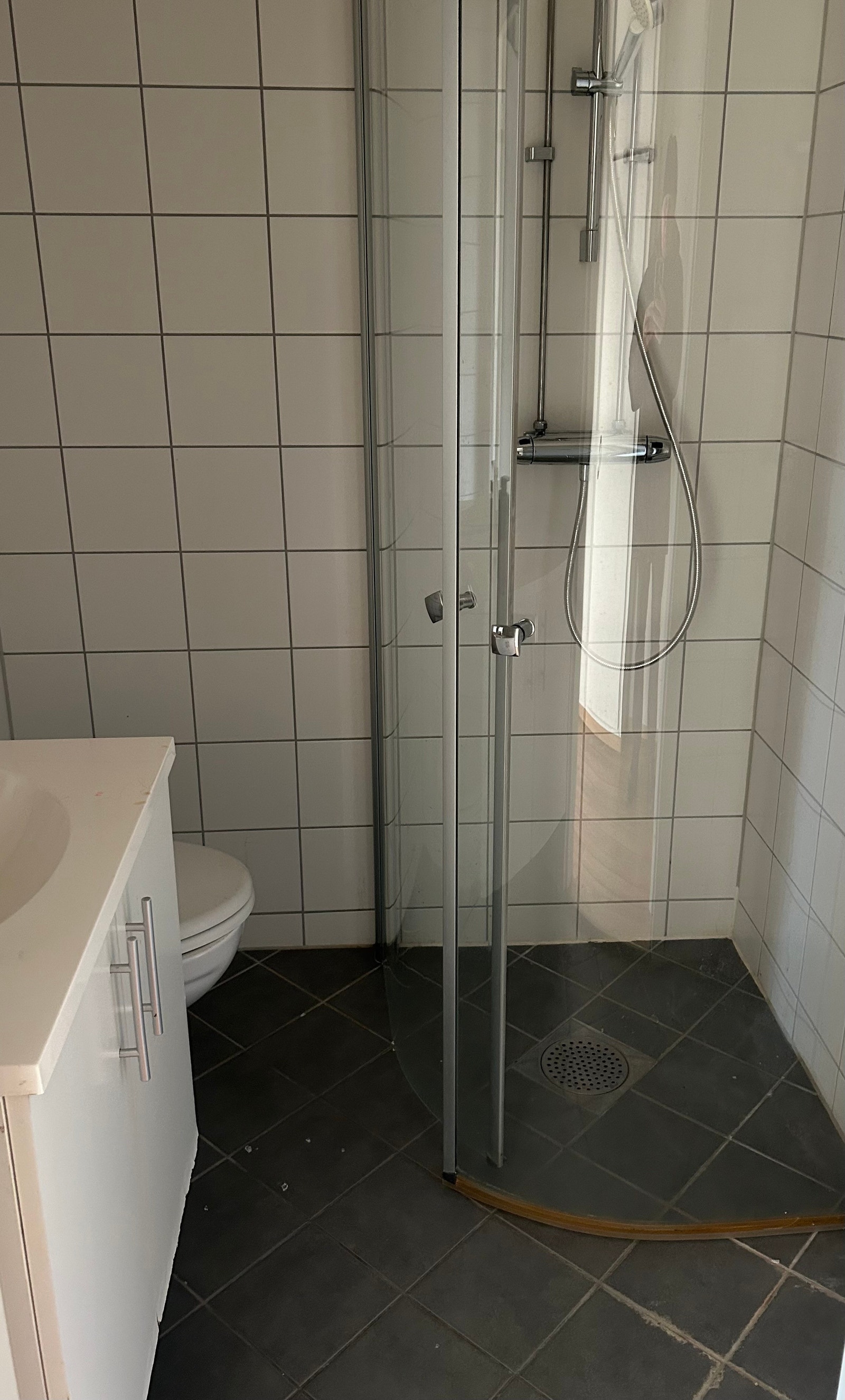 Nyerer bad, servant, wc og dusj Galleribilde