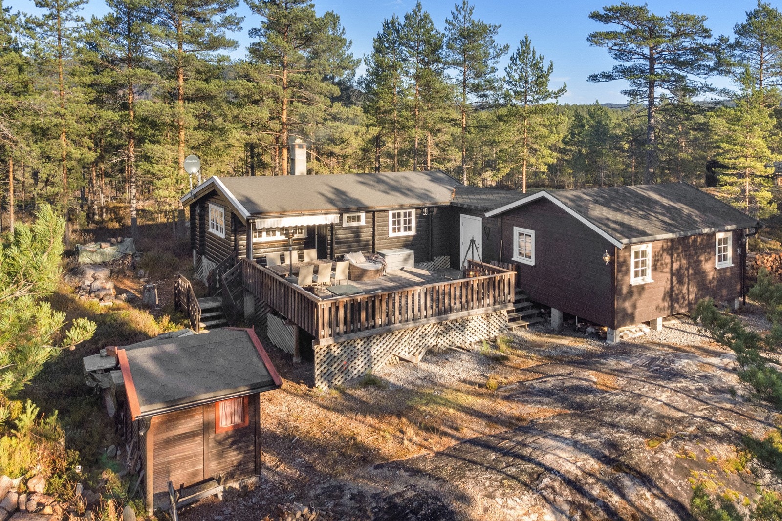 Innholdsrik hytte med fin uteplass Galleribilde