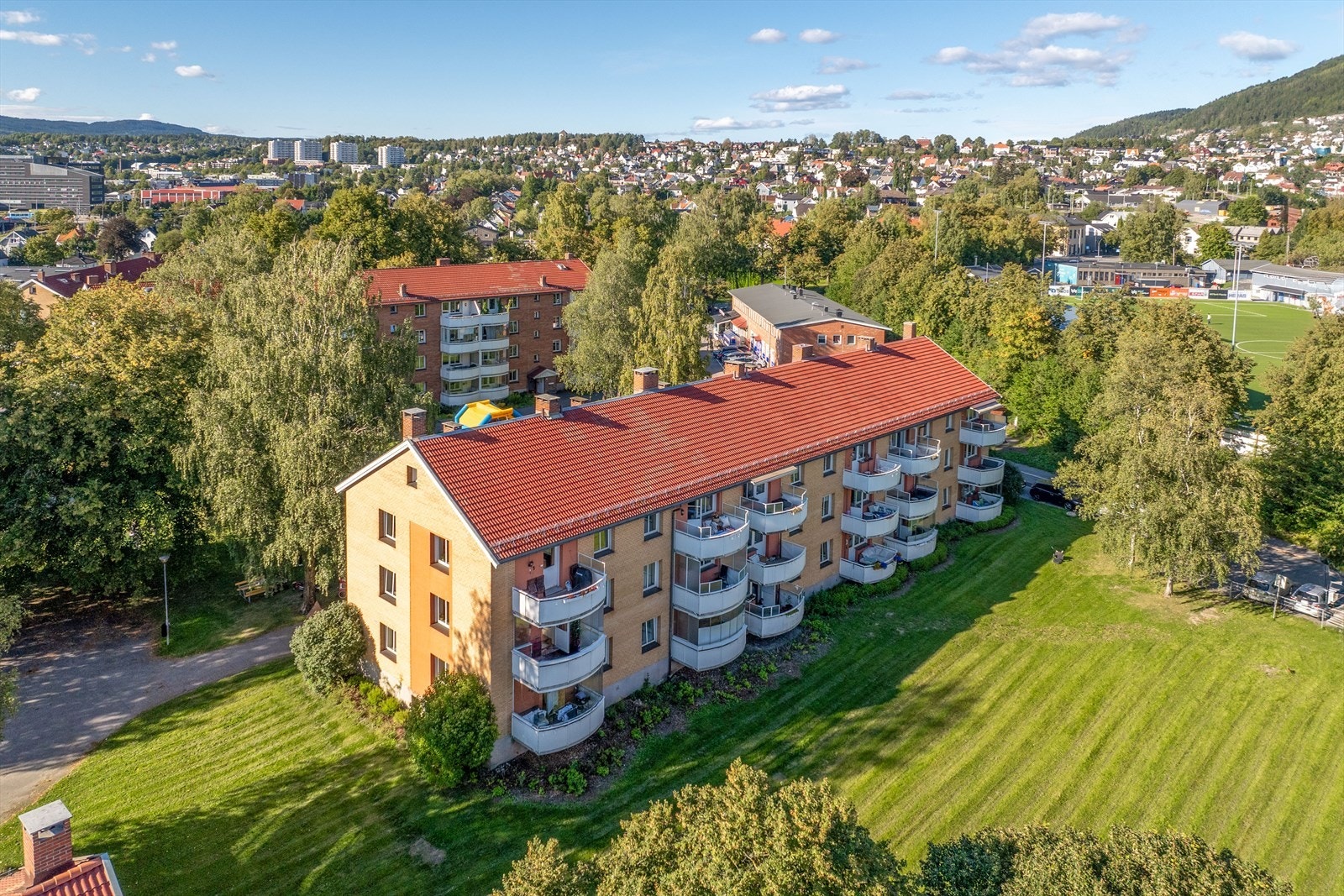 Et veldrevet borettslag med fantastiske utearealer. Galleribilde