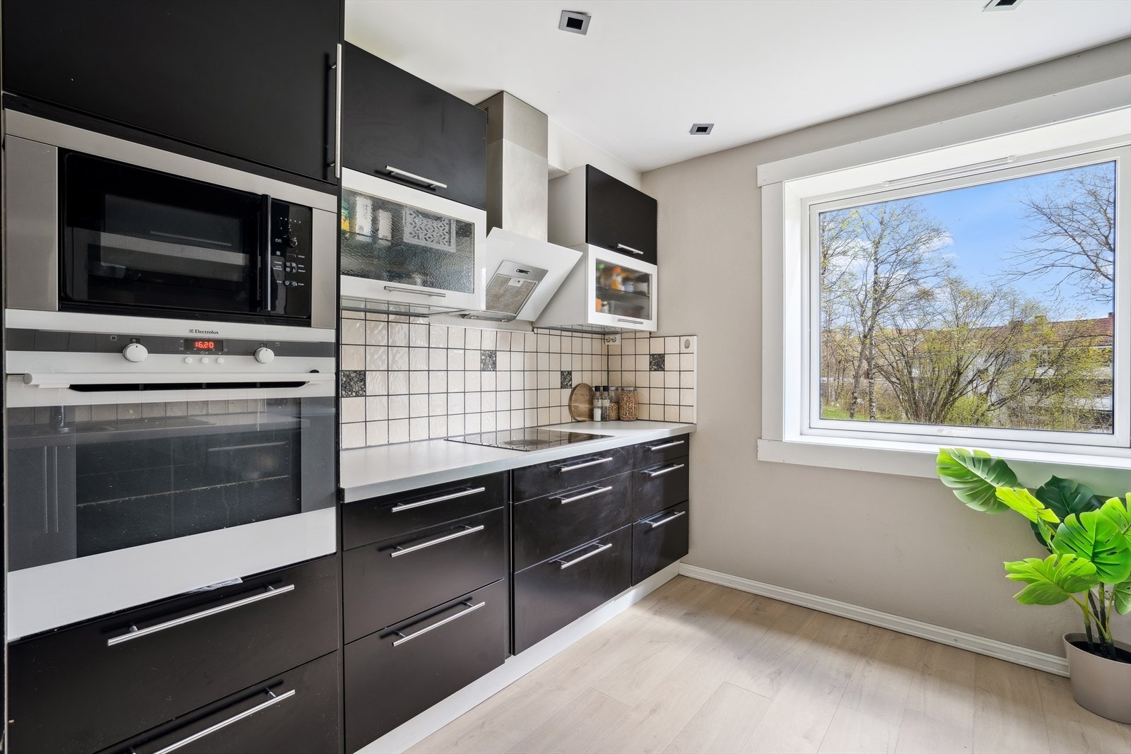 Kjøkkenet er adskilt i et eget rom. Galleribilde