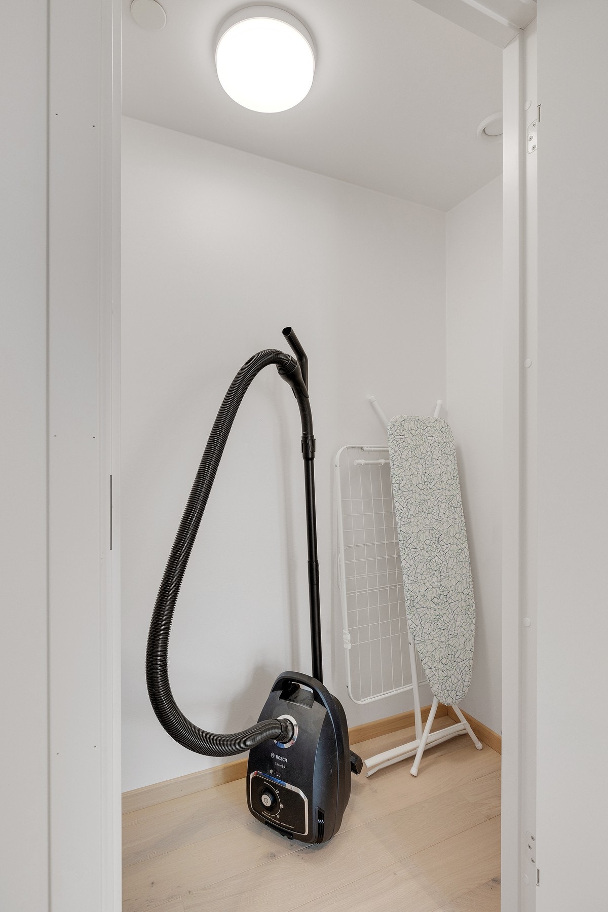 Praktisk innvendig bod med gode oppbevaringsmuligheter Galleribilde