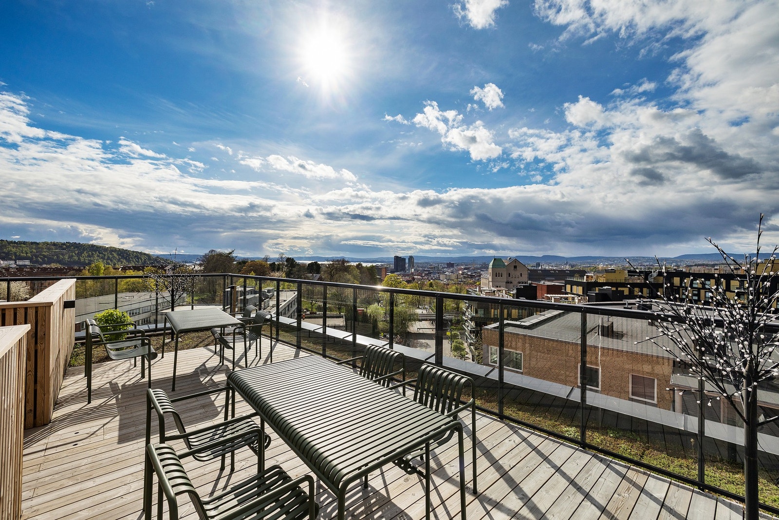 Felles takterrasse med herlige sol- og utsiktsforhold Galleribilde