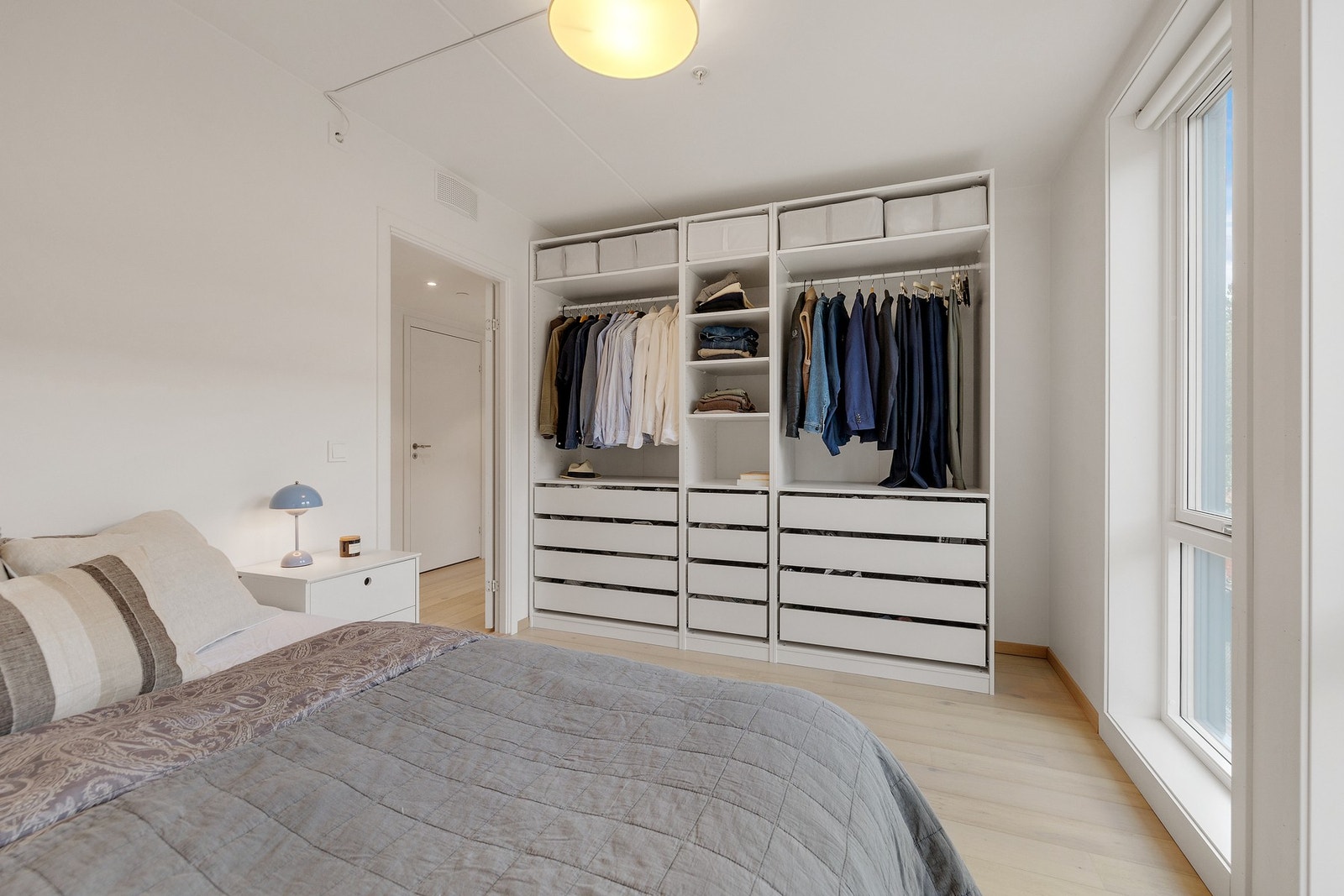 Det medfølger stort garderobeskap Galleribilde