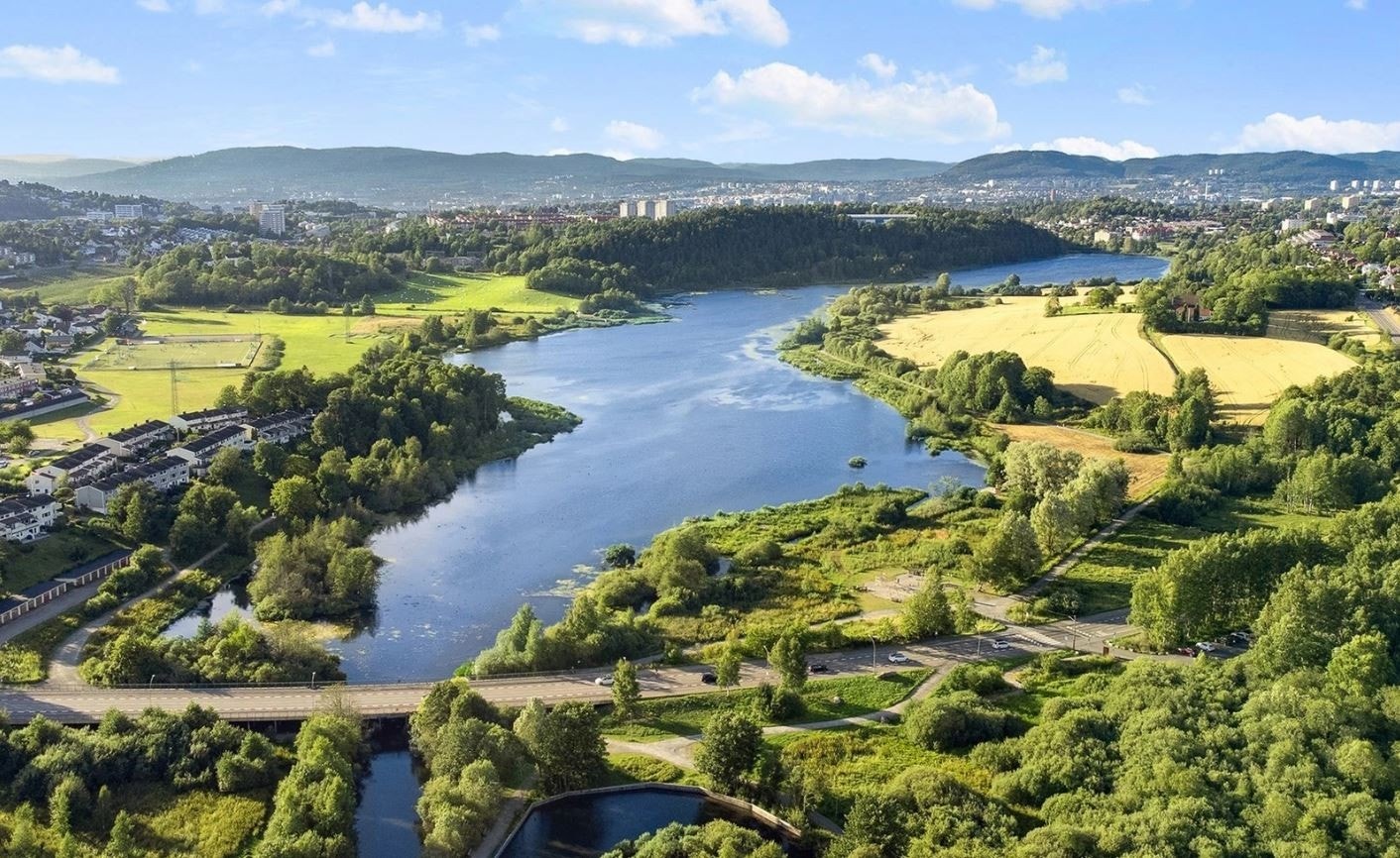 Østensjøvannet er et populært sted for rekreasjon for både små og store. En runde rundt vannet på den gruslagte/asfalterte stien måler ca. 4,5 km og er ypperlig for både gå- og joggeturer. Galleribilde