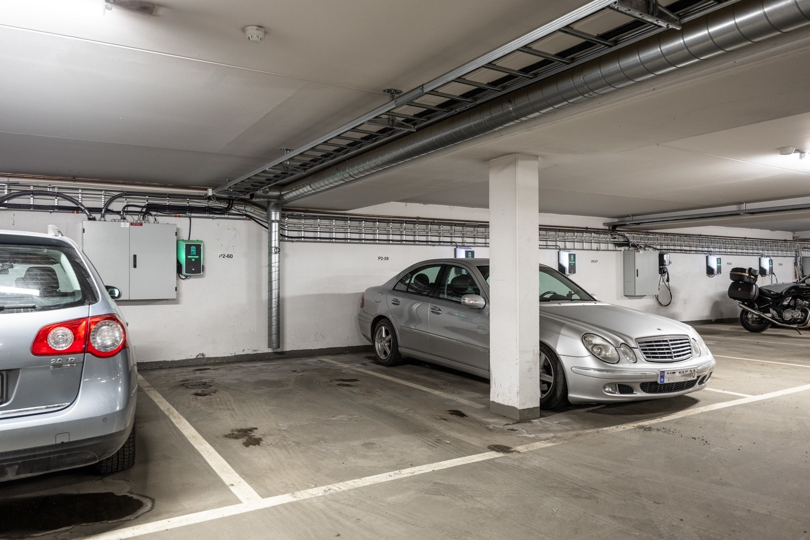 Mulig kjøp av garasjeplass (P2, nr. 60) med elbillader (installert i 2024). Galleribilde