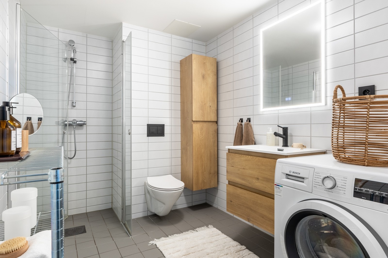 Avtrekksventil for mekanisk avtrekk er plassert i himling. Galleribilde