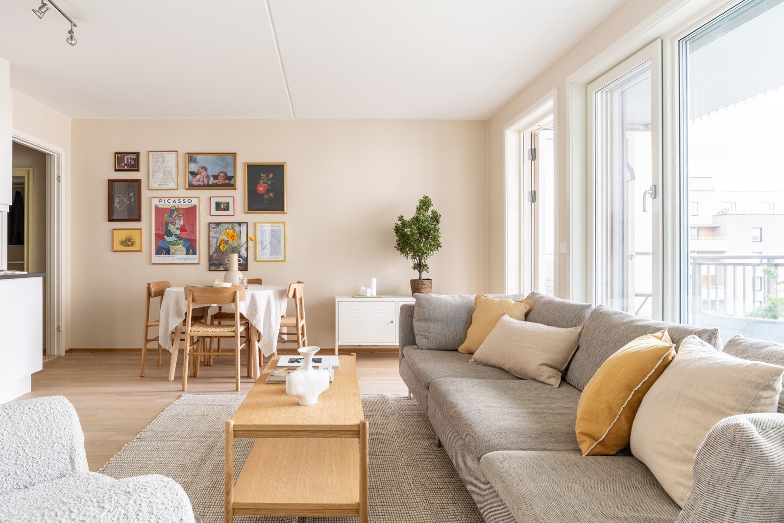 Stuen kan enkelt innredes med ønskelige møblementer. Galleribilde