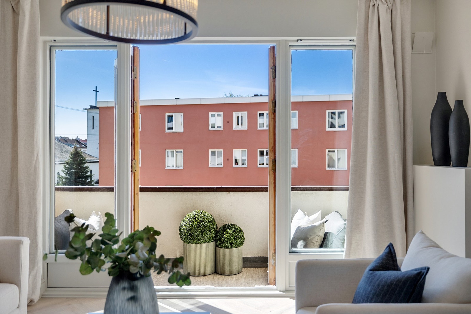 Takhøyden i stue/kjøkken på ca. 2.60 meter. Galleribilde
