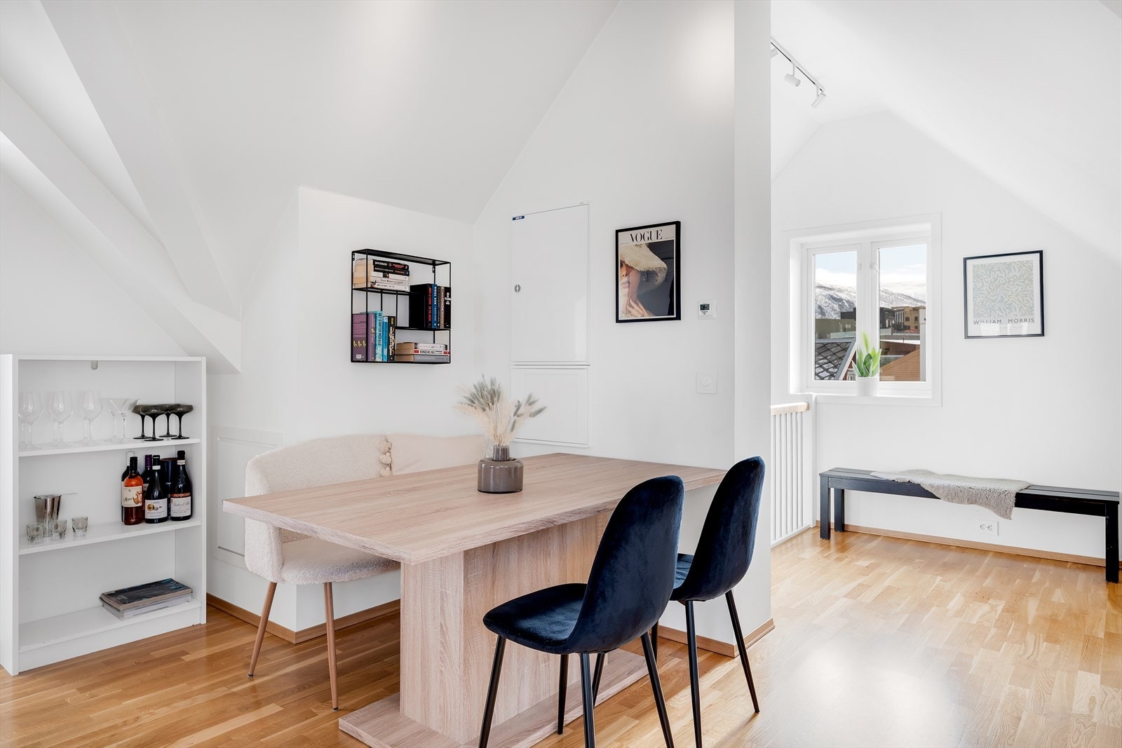 Naturlig sone for spisebordet. Galleribilde