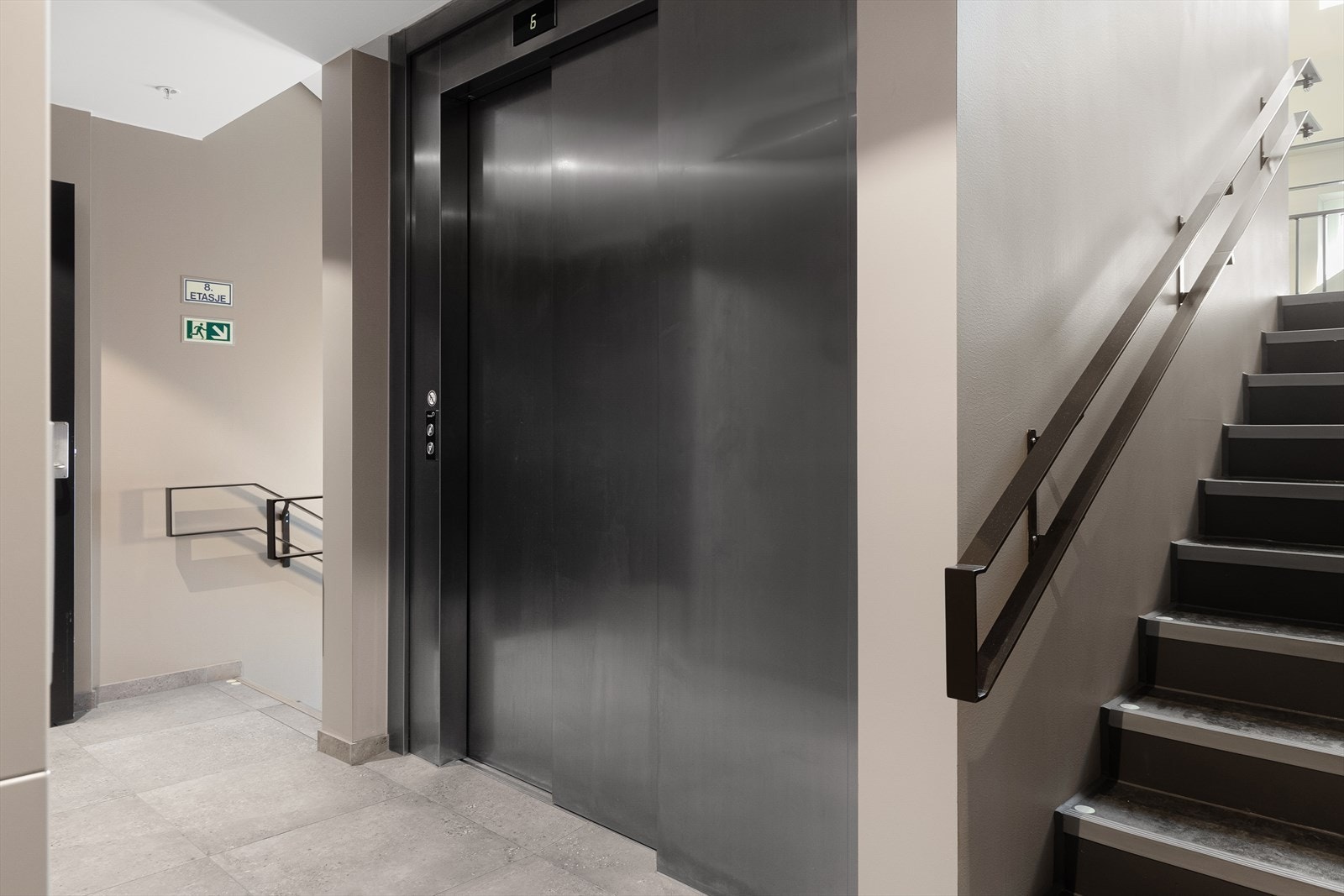 Det er heis i bygget. Galleribilde