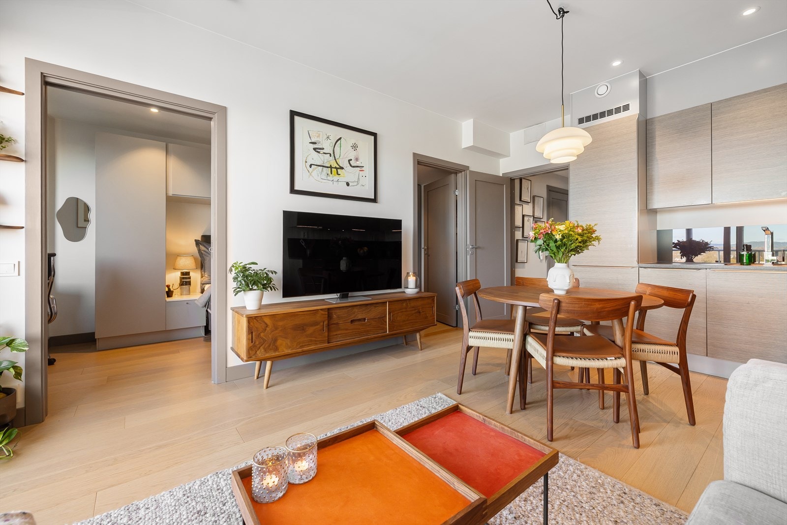 Leiligheten har en svært god planløsning med store rom og fine sosiale soner. Galleribilde