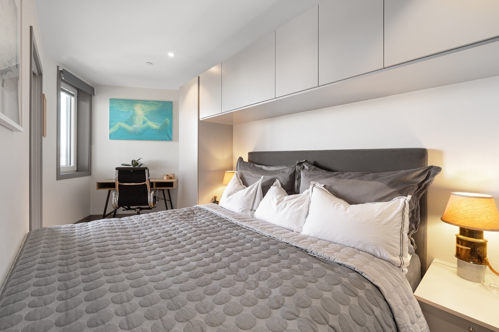 Eksklusivt og innbydende soverom av god størrelse. Galleribilde