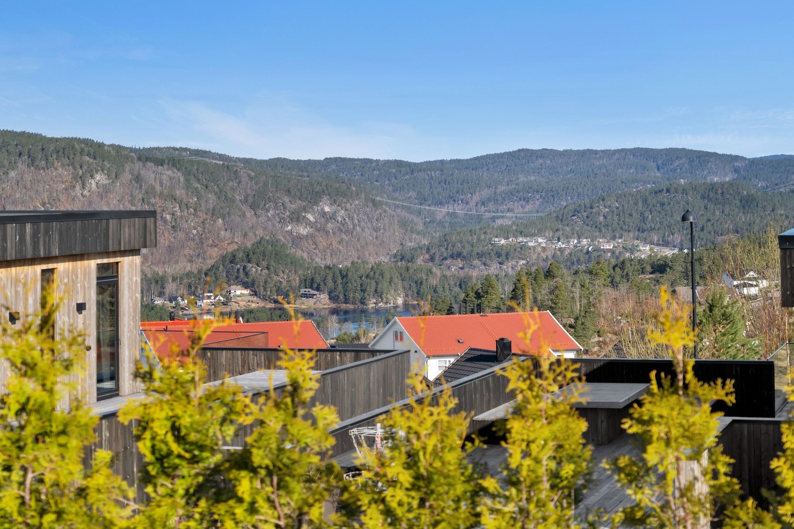 Med utsikt og hage. Galleribilde