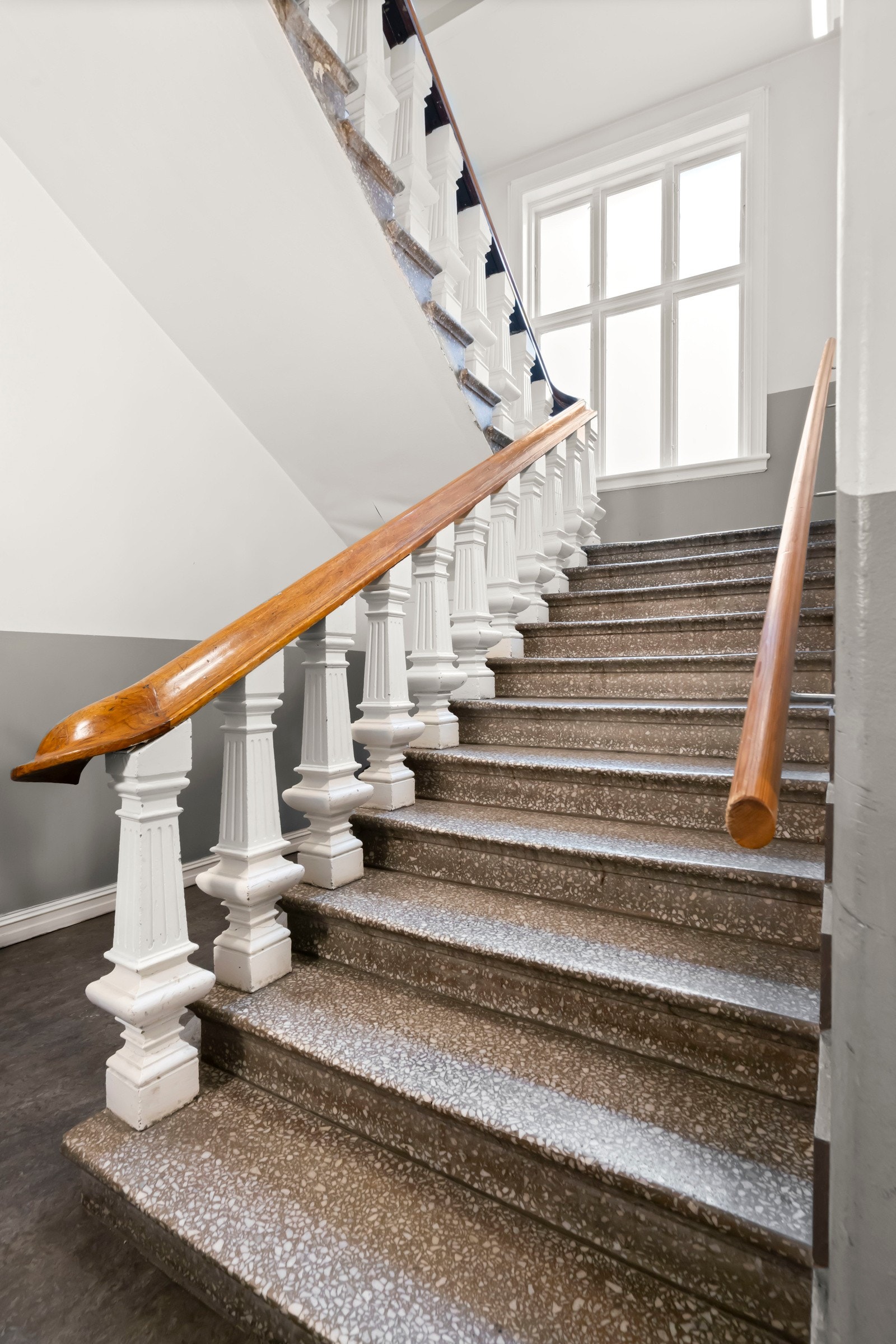 Leiligheten ligger fint til i byggets 2. etasje med adkomst via felles trappeoppgang. Bod i kjeller på ca. 3 kvm. Galleribilde