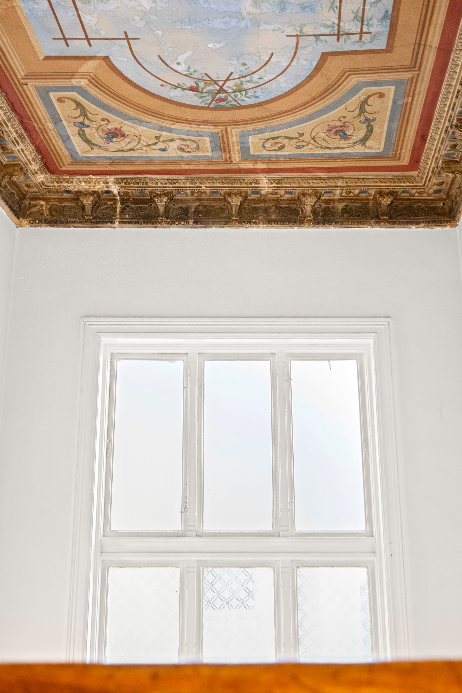 Klassisk bygård fra 1895 rehabilitert i 2005 - den perfekte kombinasjonen mellom bevarte klassiske detaljer og god standard. Galleribilde